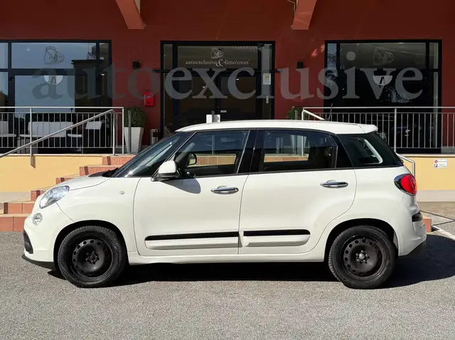 Fiat 500l view 3