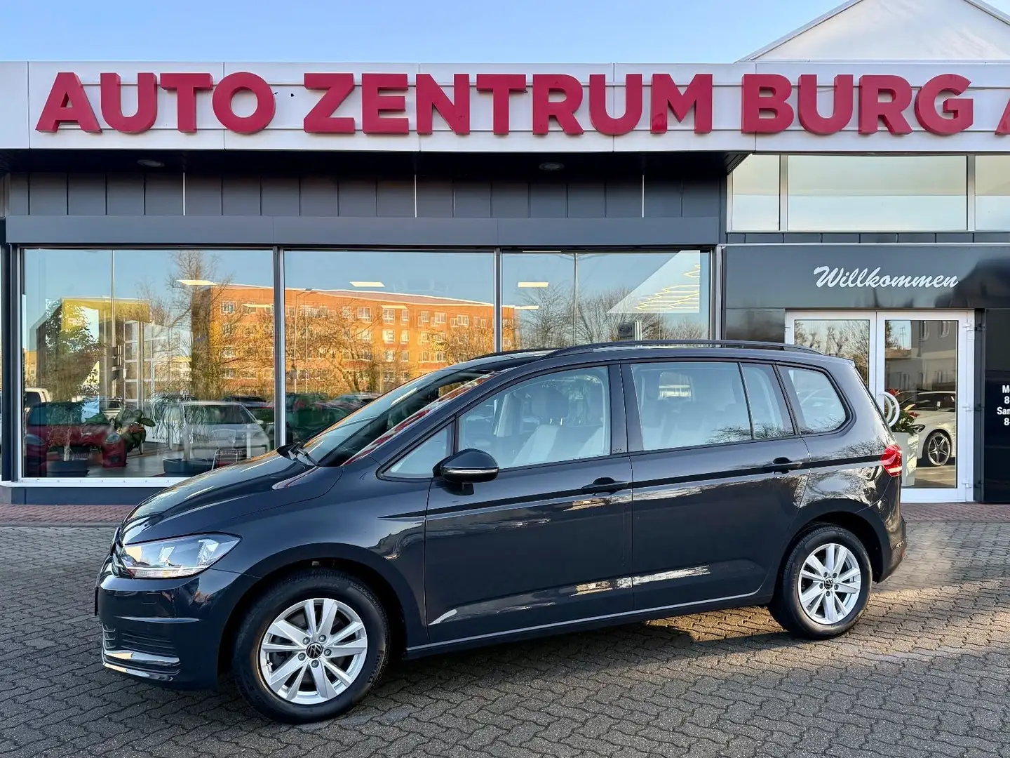 Volkswagen Touran Comfortline BMT DSG Navi AHK Grau - 1