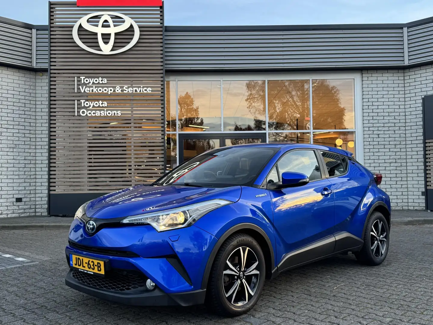 Toyota C-HR 1.8 HYBRID STOELVERW KEYLESS-START BLUETOOTH CLIMA Blauw - 1