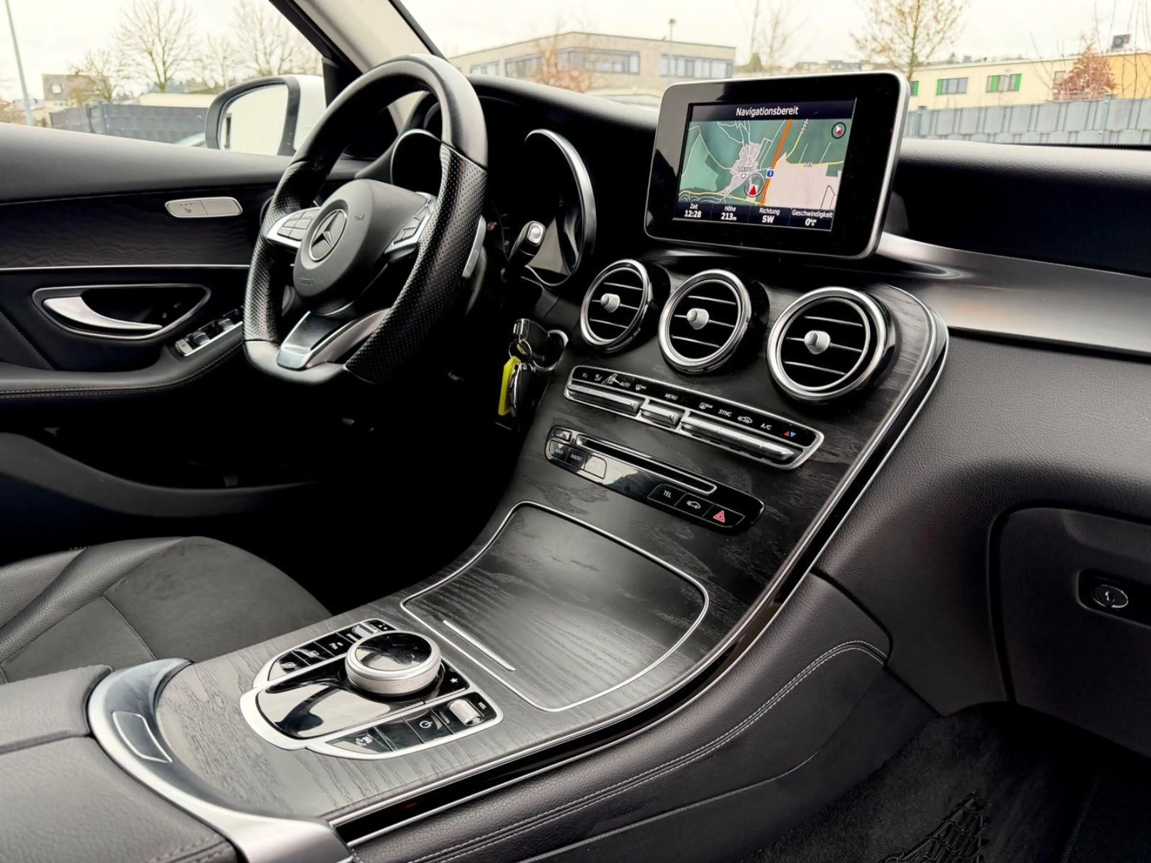 Mercedes-Benz GLC 250 d 4Matic Amg Line / NAVI/LED/AHK/1.HAND/ — photo 12