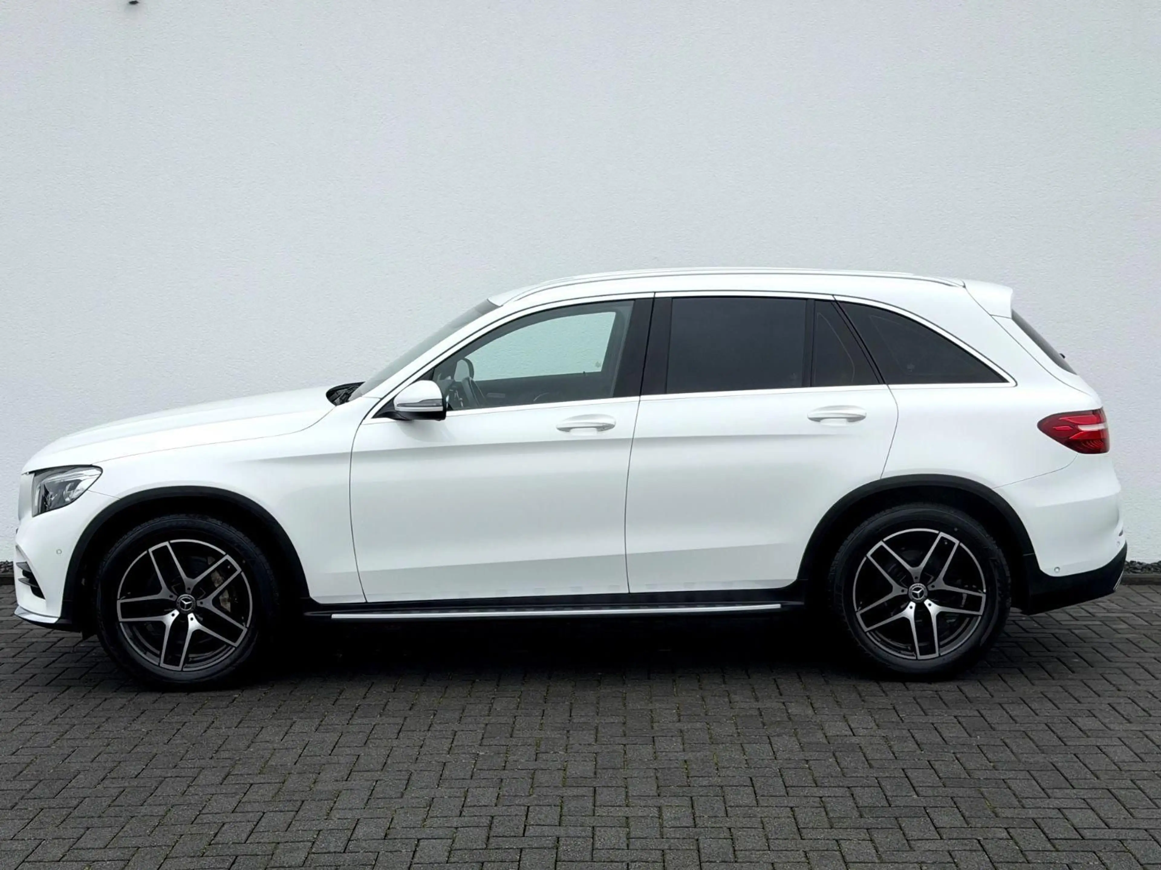 Mercedes-Benz GLC 250 d 4Matic Amg Line / NAVI/LED/AHK/1.HAND/ — photo 8