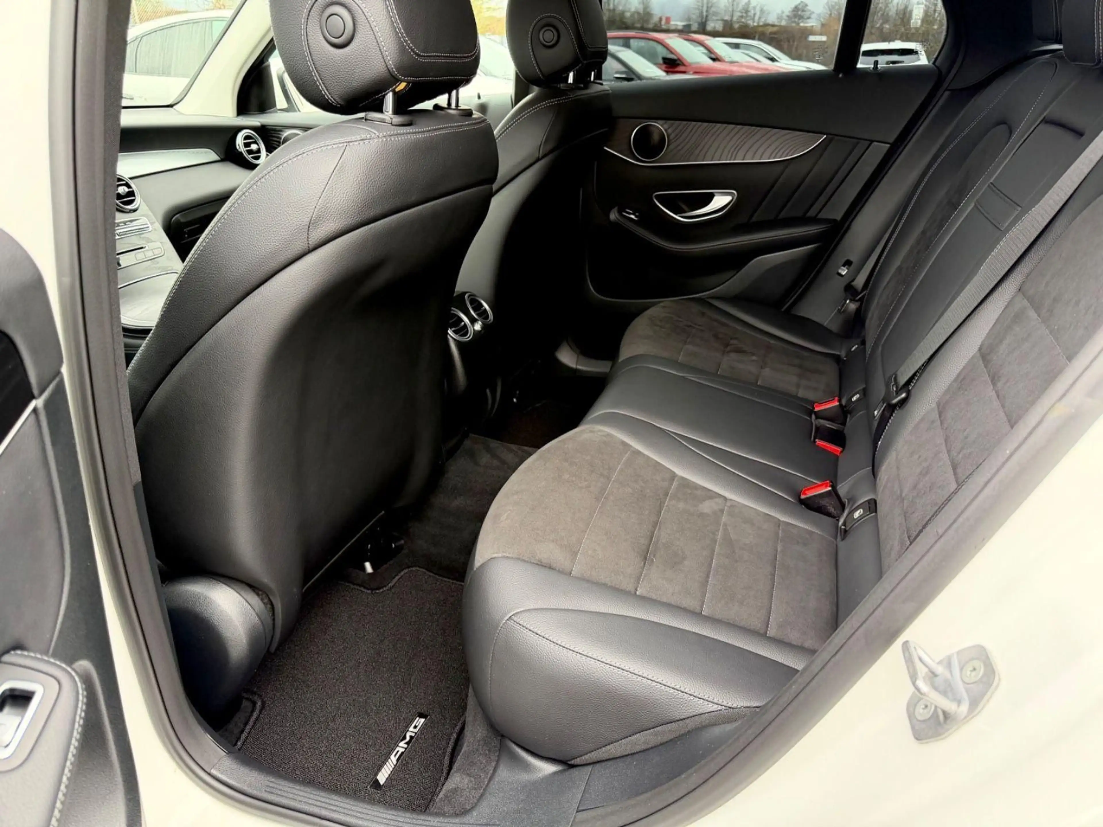 Mercedes-Benz GLC 250 d 4Matic Amg Line / NAVI/LED/AHK/1.HAND/ — photo 14