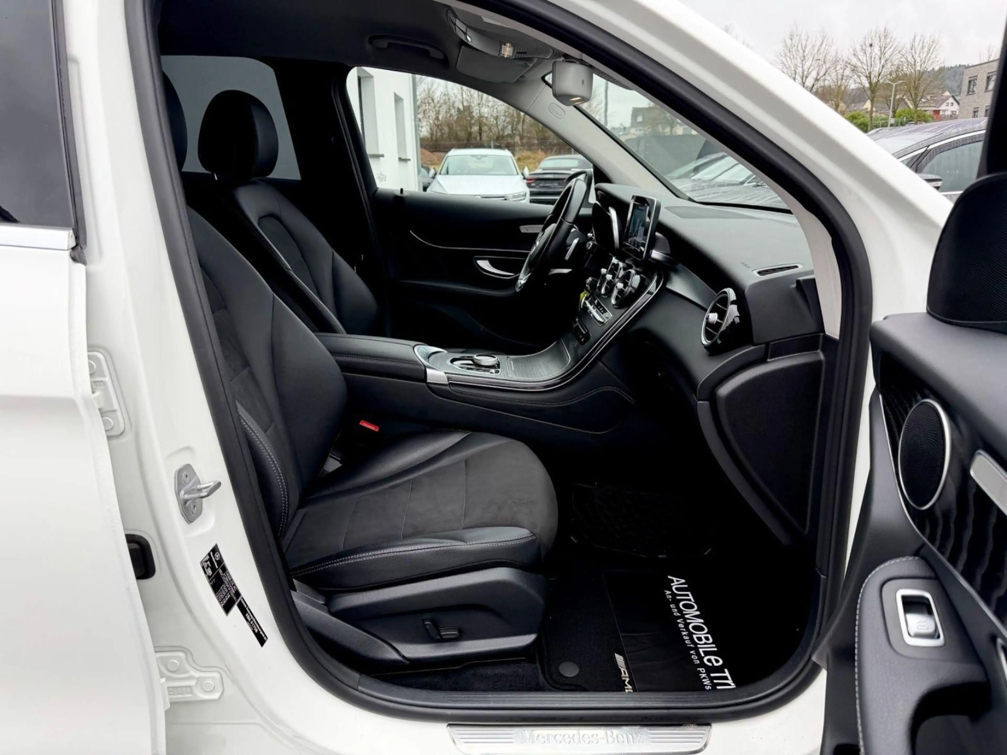 Mercedes-Benz GLC 250 d 4Matic Amg Line / NAVI/LED/AHK/1.HAND/ — photo 13