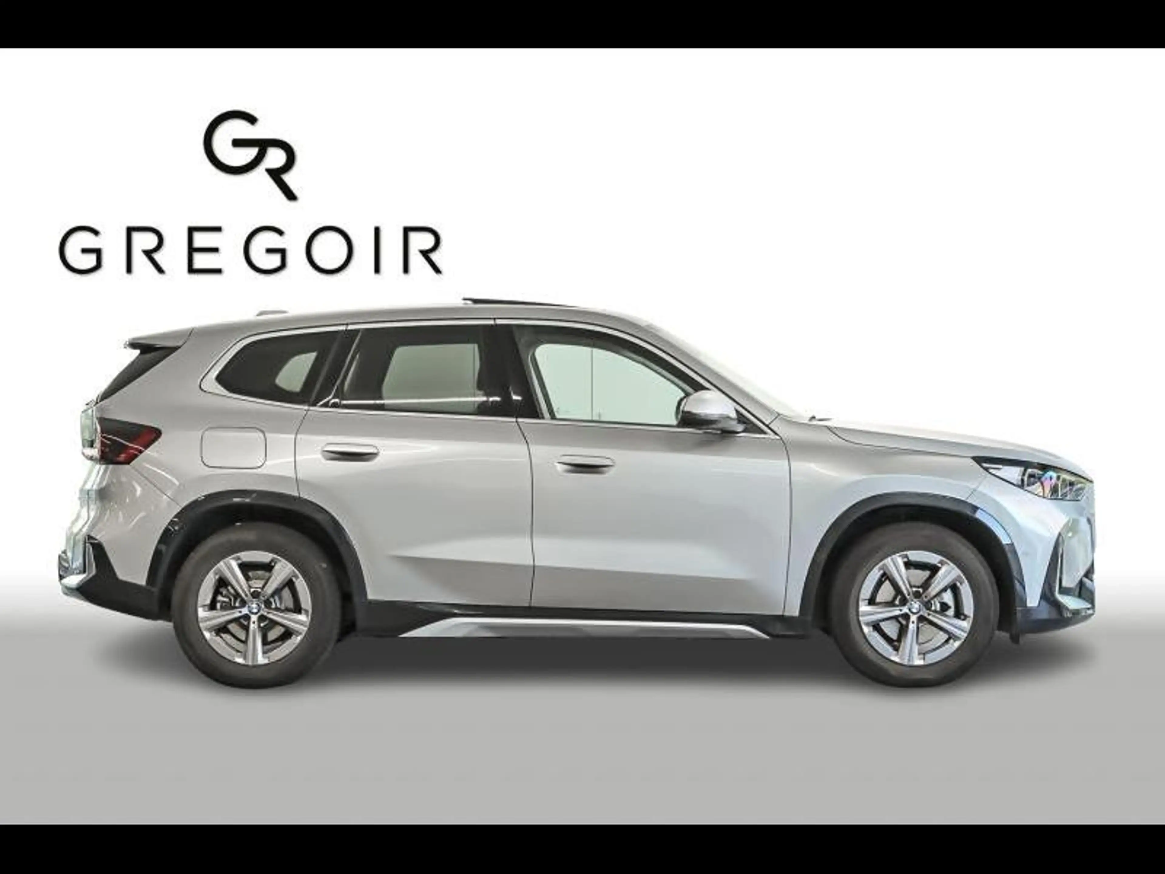 BMW iX1 eDrive20 - X Line — photo 3
