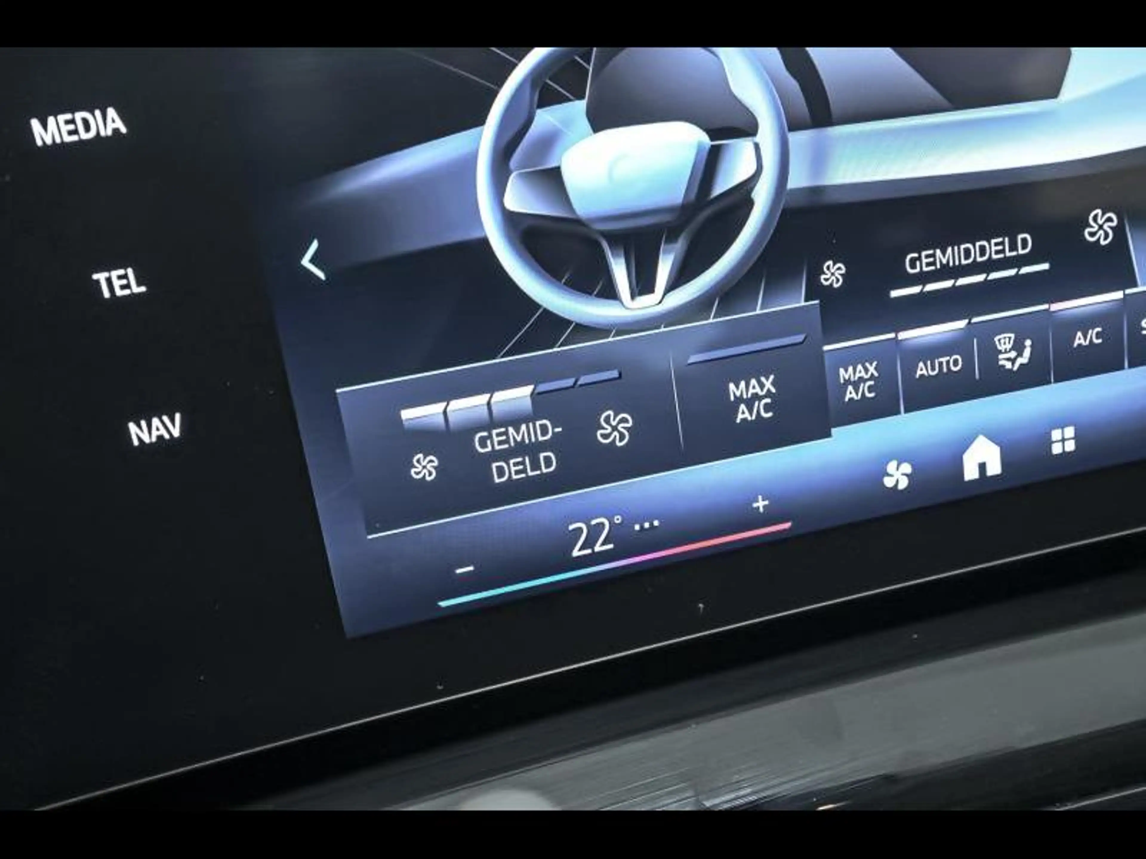 BMW iX1 eDrive20 - X Line — photo 13
