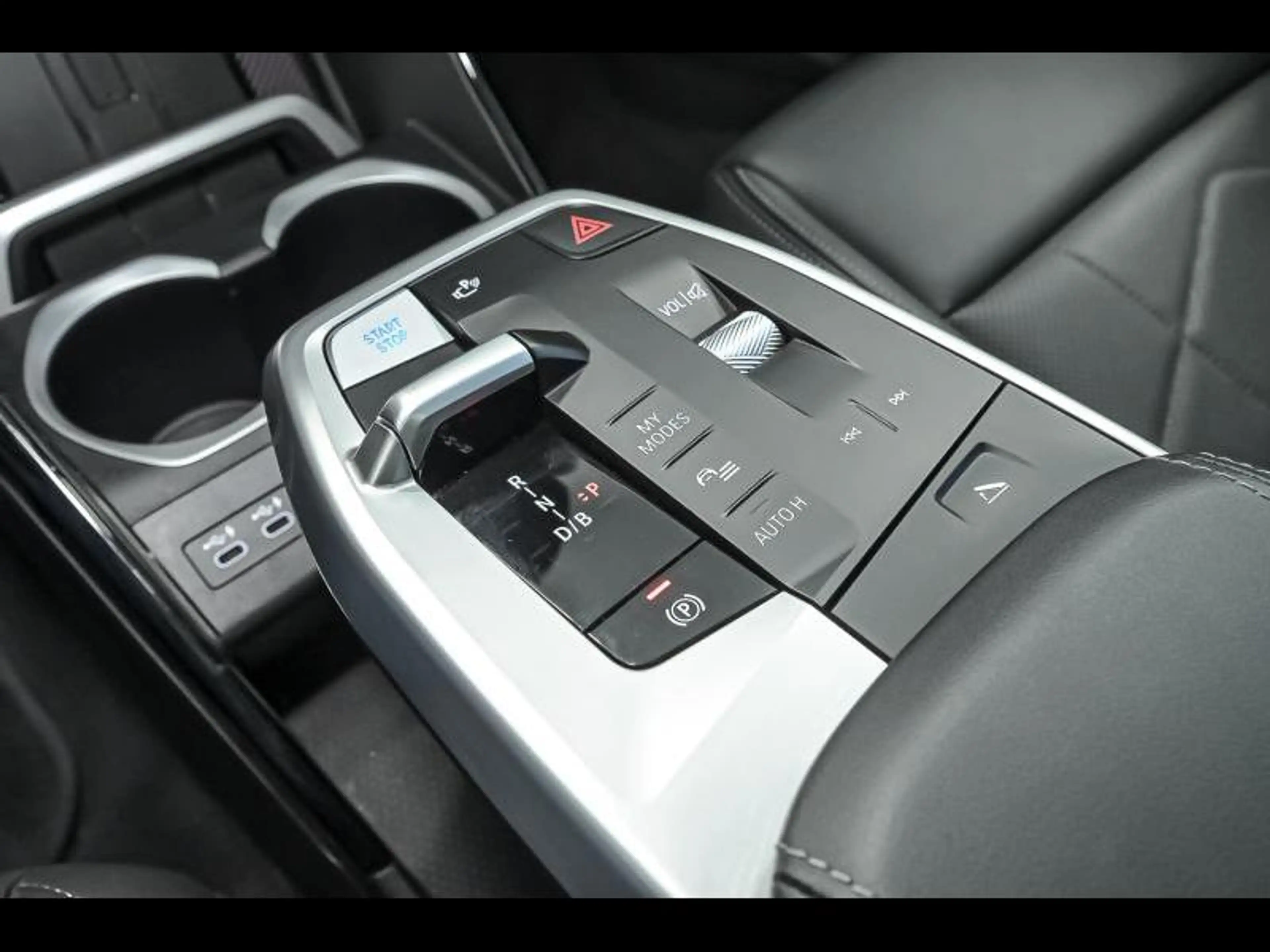 BMW iX1 eDrive20 - X Line — photo 11