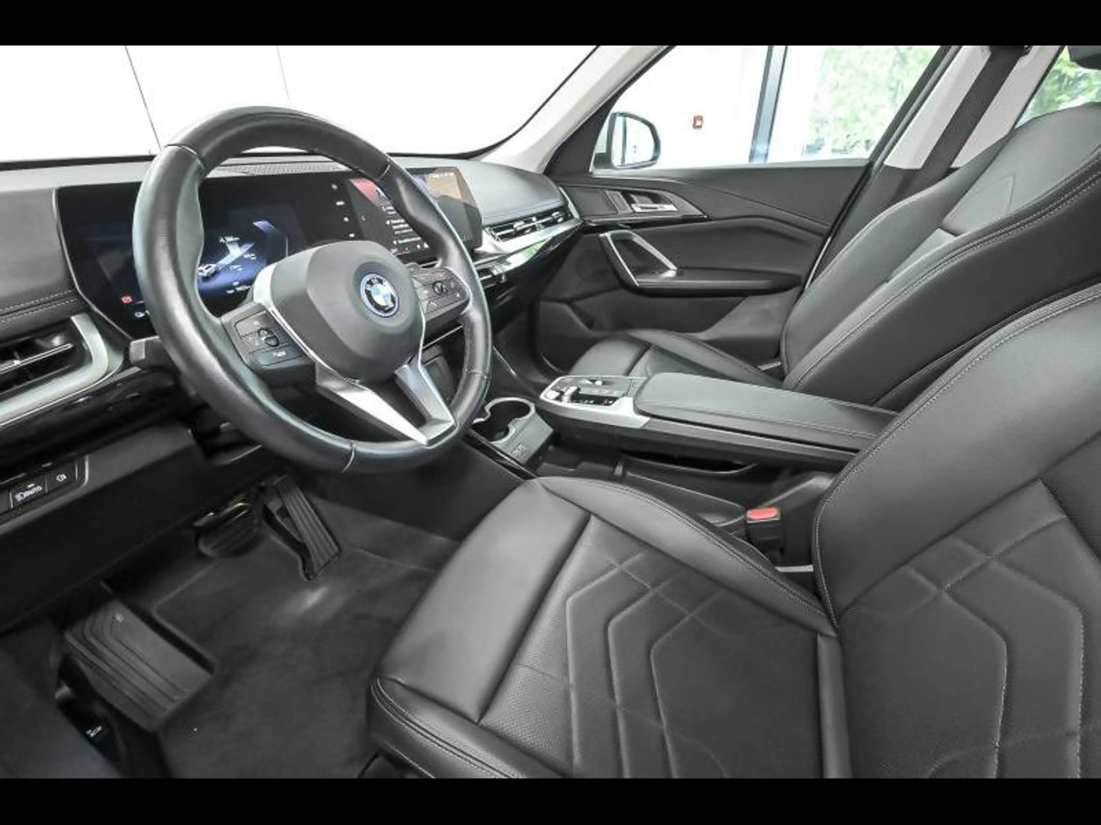 BMW iX1 eDrive20 - X Line — photo 6