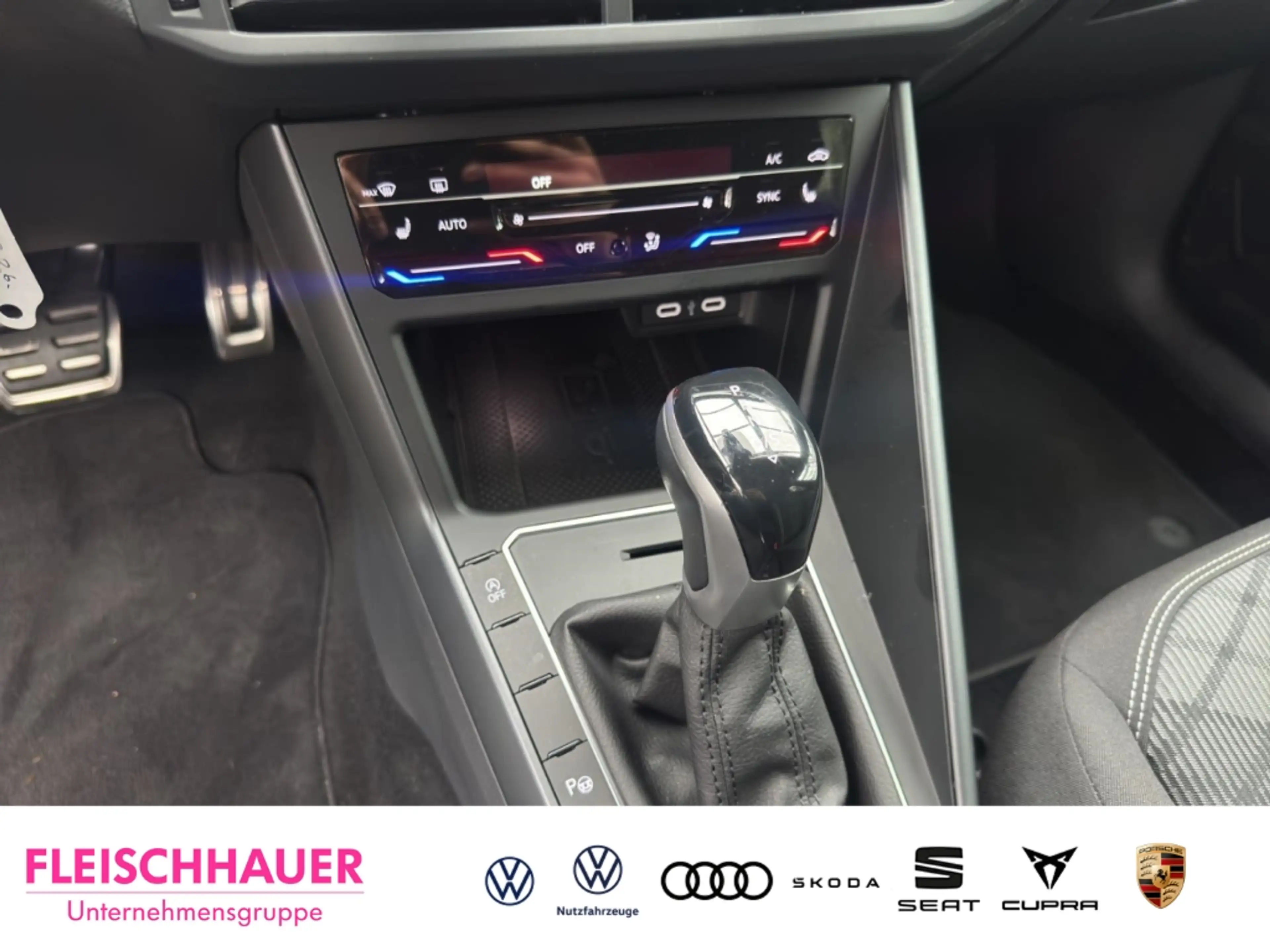 Volkswagen Taigo R-Line 1.5 TSI DSG Black Style LED Rückfahrkamera — photo 12