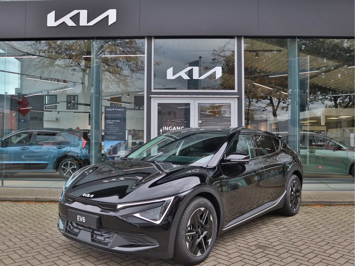 Kia EV6 Light Edition 63 kWh Uit voorraad leverbaar met 10 Zwart - 1