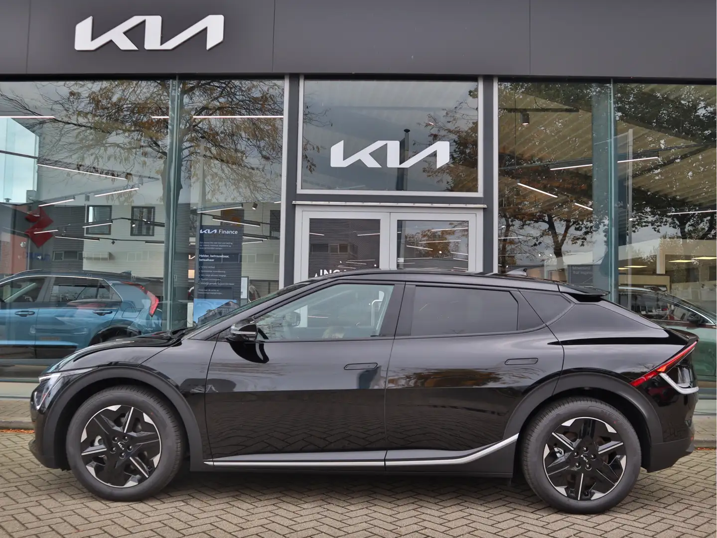 Kia EV6 Light Edition 63 kWh Uit voorraad leverbaar met 10 Zwart - 2