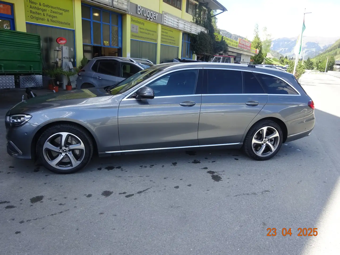 Mercedes-Benz E 300 E 300 de 4Matic (213.211) Elektro u. Diesel Grau - 1