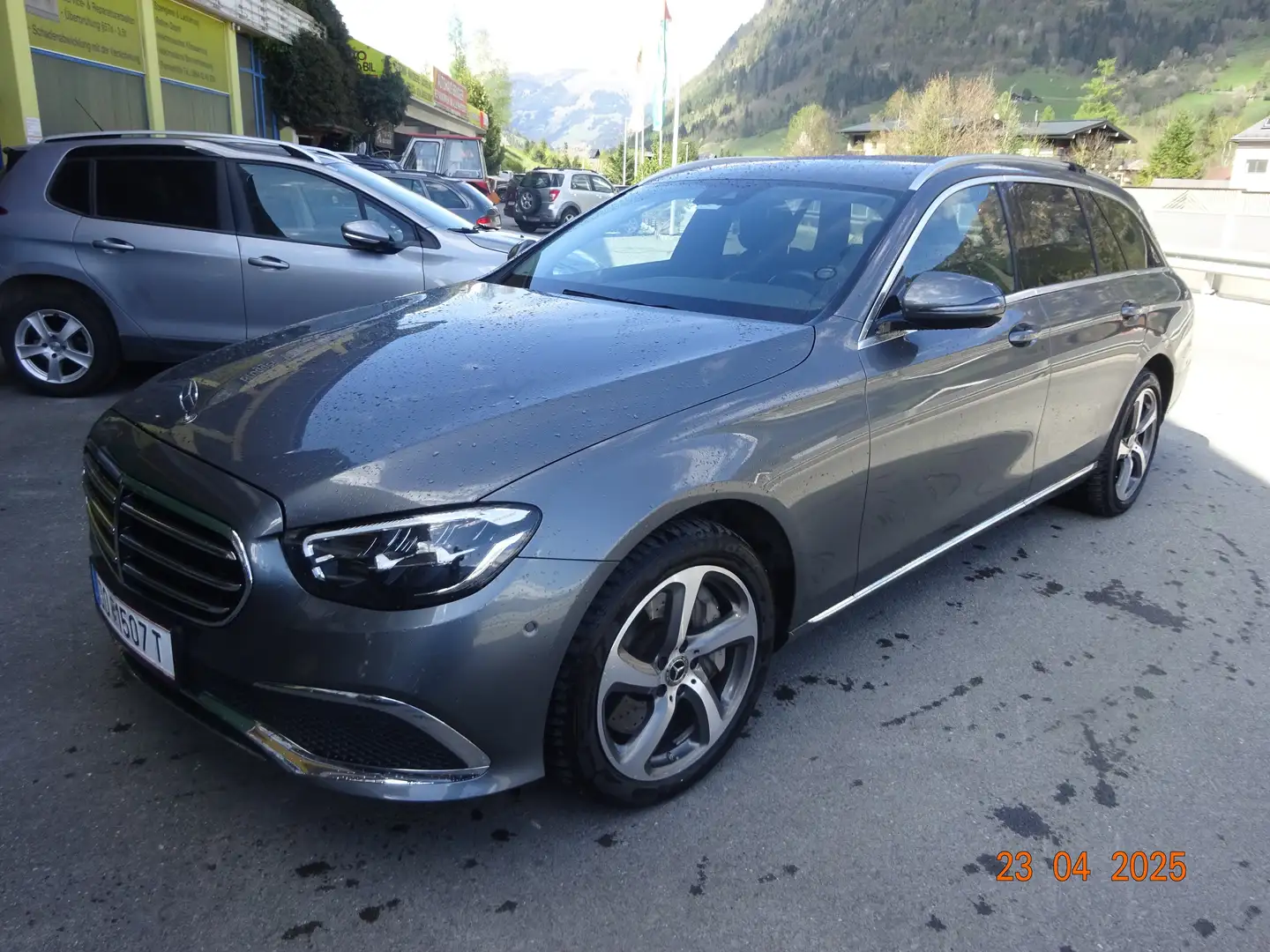 Mercedes-Benz E 300 E 300 de 4Matic (213.211) Elektro u. Diesel Grau - 2