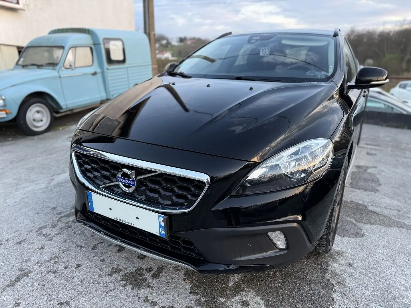 Volvo V40 Cross Country D2 115CH START\u0026STOP KINETIC Noir - 2