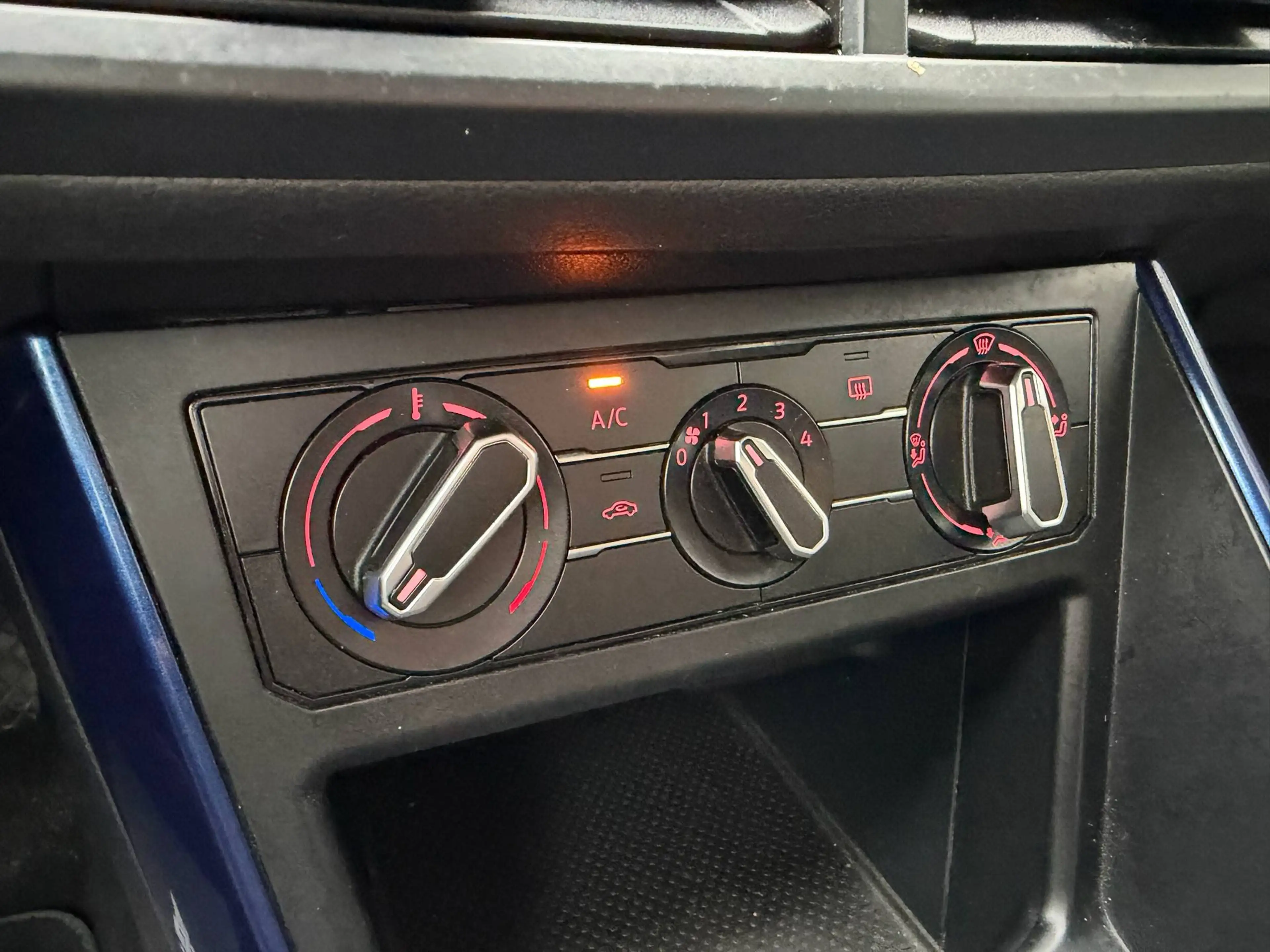Volkswagen Polo 1.0Tsi R-LINE - CarPlay/Pdc/Cruise/Jantes/Clim/GAR12M — photo 12
