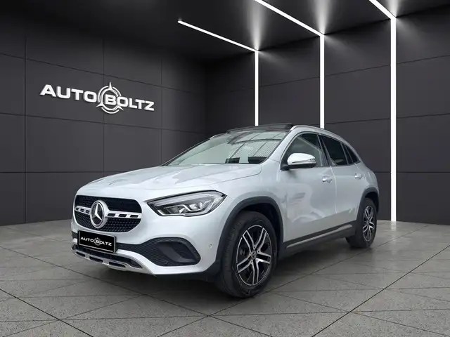 Mercedes-Benz GLA 200 4Matic Pano MBUX