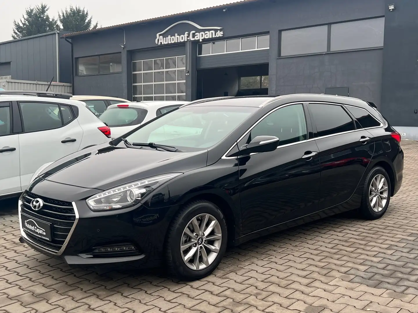 Hyundai i40 i40 cw Trend/Automatik/Navi/R-Kamera/SHZ/AHK/PDC Noir - 1