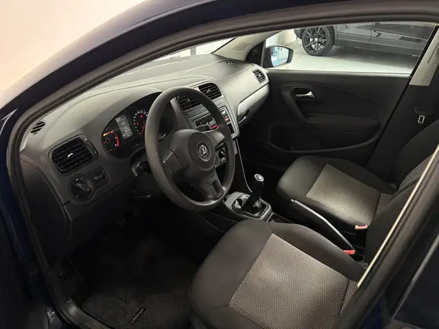 Volkswagen Polo view 4