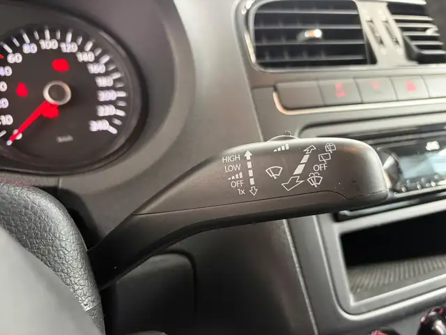 Volkswagen Polo view 9