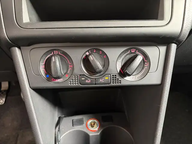 Volkswagen Polo view 12