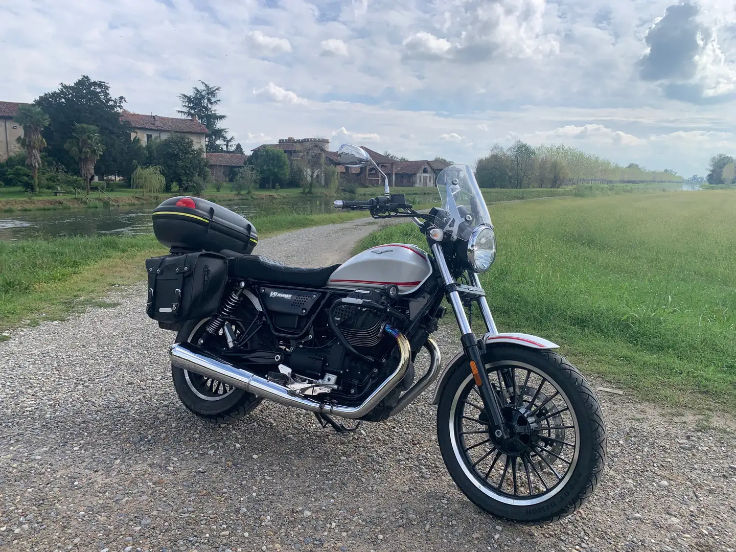Moto Guzzi V 9 Roamer Blanco - 2