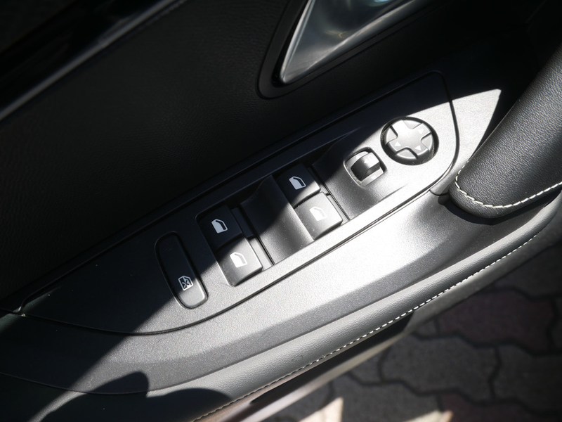 Peugeot e-2008 — photo 6