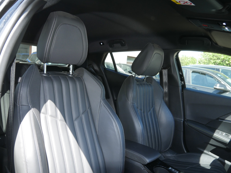 Peugeot e-2008 — photo 15