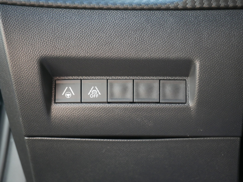 Peugeot e-2008 — photo 14