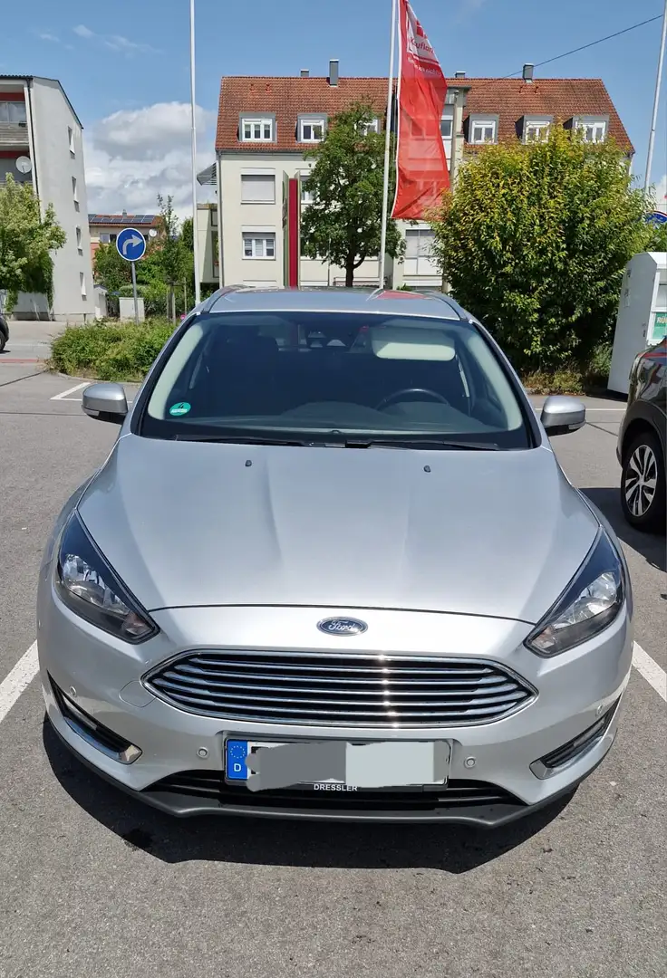 Ford Focus Titanium Grau - 1