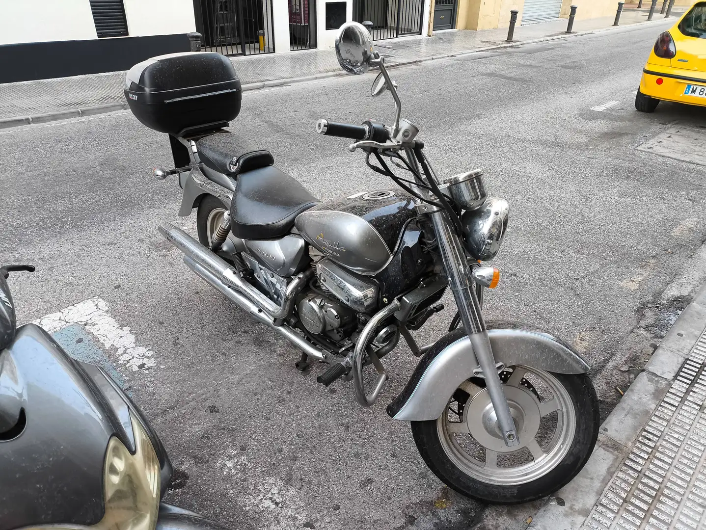 Hyosung GV 125 Gris - 1