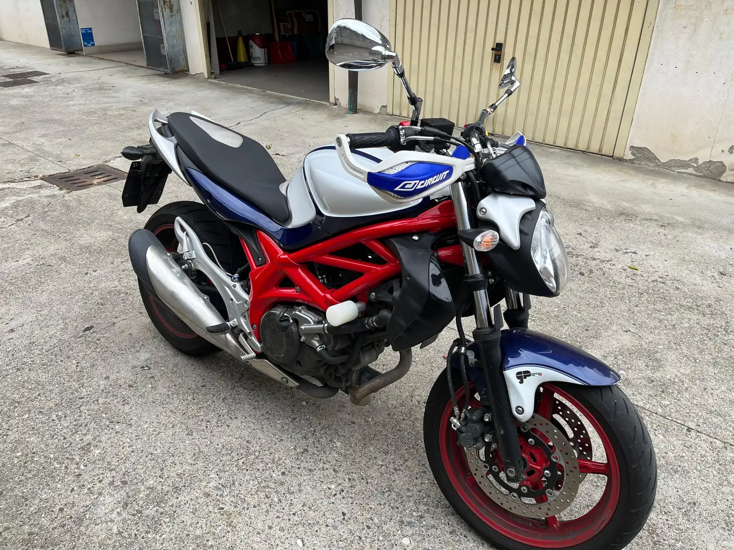 Suzuki Gladius 650 - 1