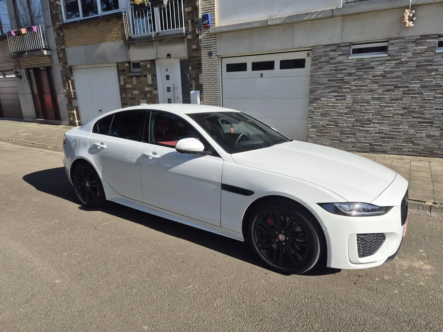 Jaguar XE XE+2.0+D+MHEV+D200+R-Dynamic+Black Blanco - 2