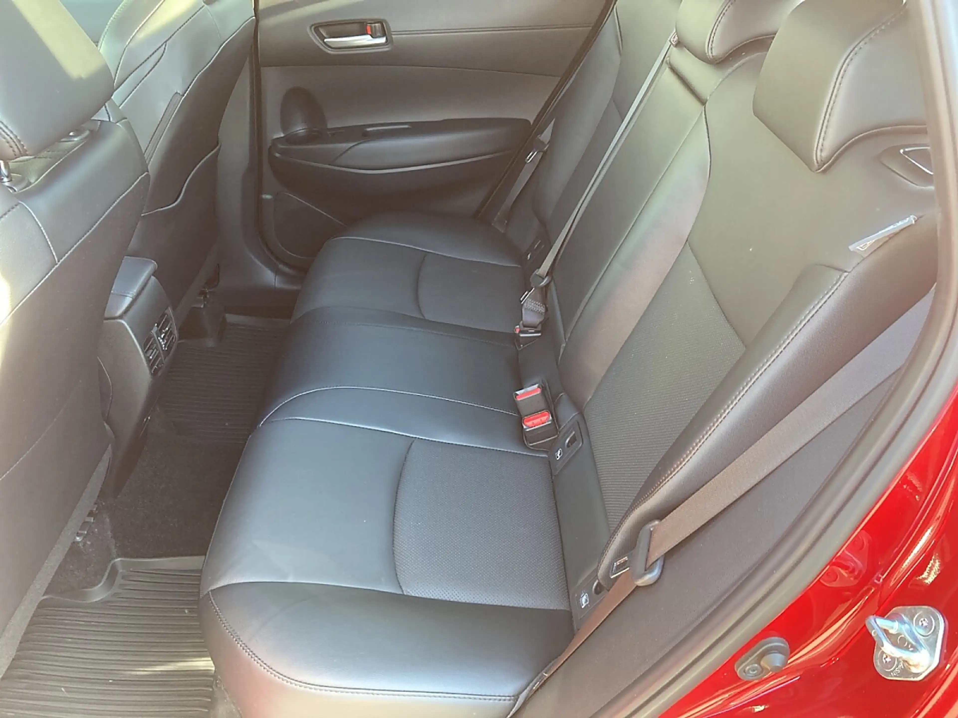 Toyota Corolla Cross 2,0 Hybrid Lounge 2WD — photo 12