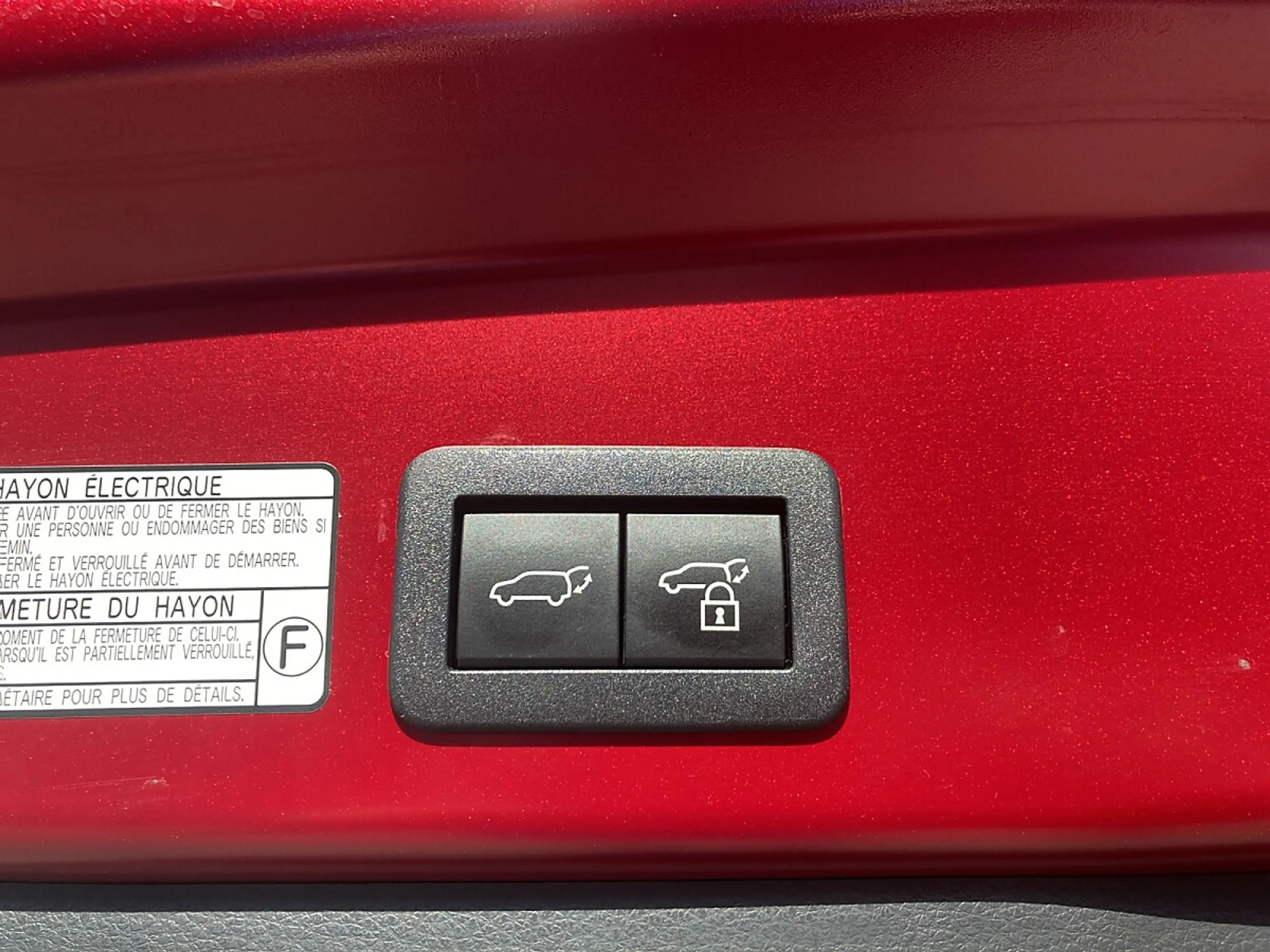 Toyota Corolla Cross 2,0 Hybrid Lounge 2WD — photo 14