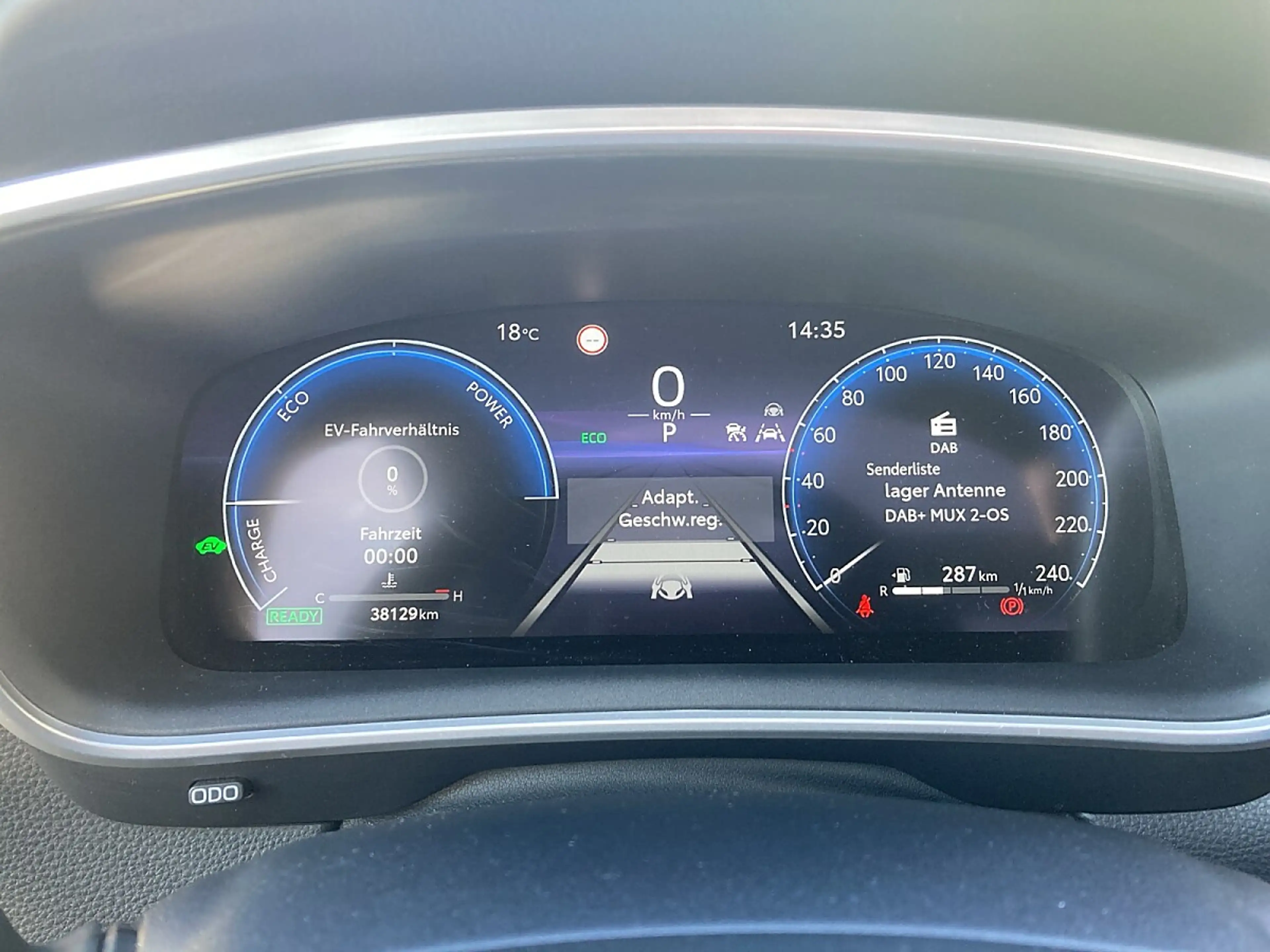 Toyota Corolla Cross 2,0 Hybrid Lounge 2WD — photo 9
