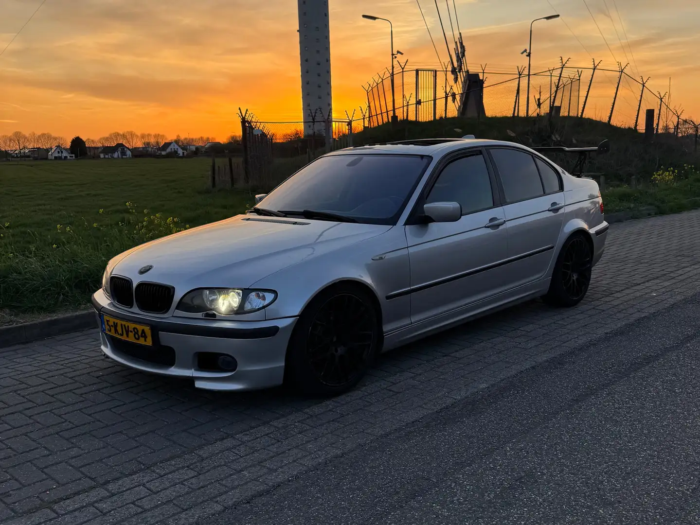 BMW 318 330 318i Executive RIJD NIET!!!! Gereserveerd Grijs - 1