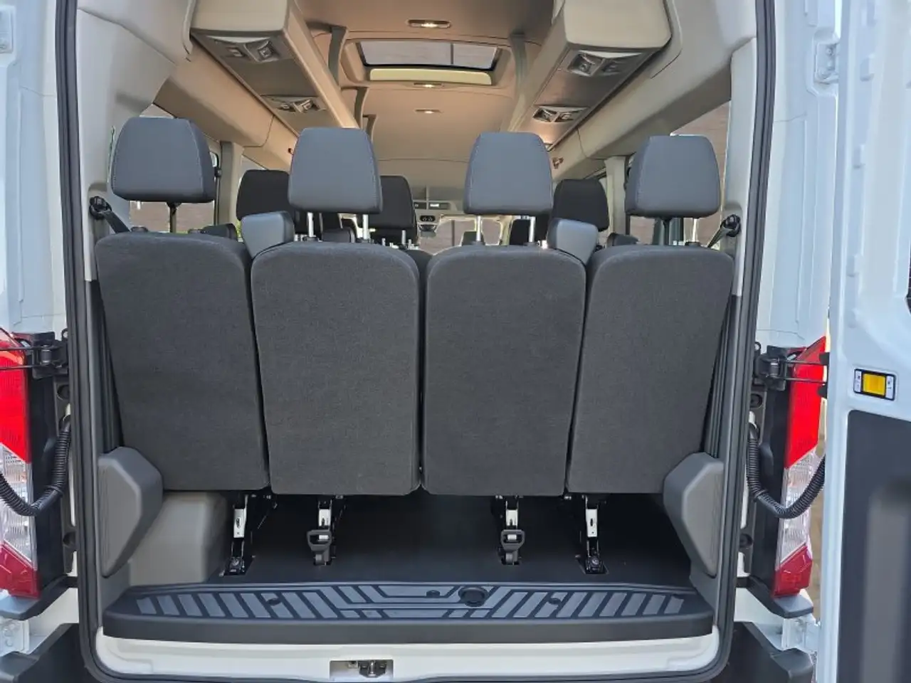 Ford Transit Bus 460 L4H3 17-Sitzer UPE=87000Euro! ** 16