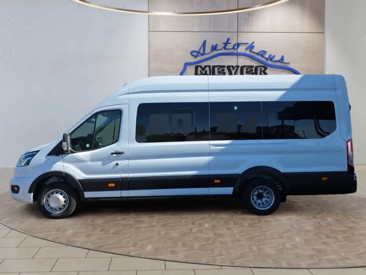 Ford Transit Bus 460 L4H3 17-Sitzer UPE=87000Euro! ** 2