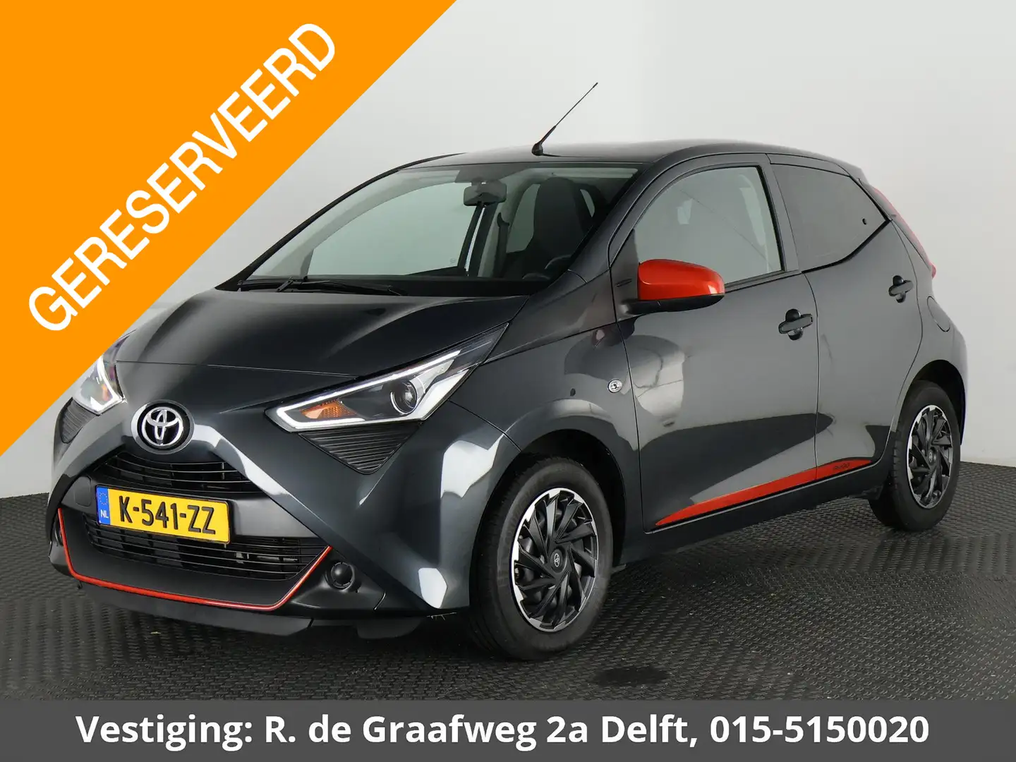Toyota Aygo 1.0 VVT-i X-Fun Sport + Coral Red Pack | 1e eigena Grijs - 1
