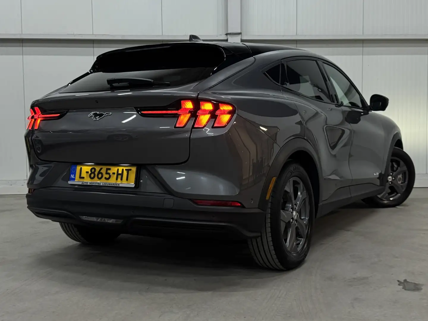 Ford Mustang Mach-E RWD 75 kWh 94,5% SOH Key-less 360 camera Leer B&O Grijs - 2