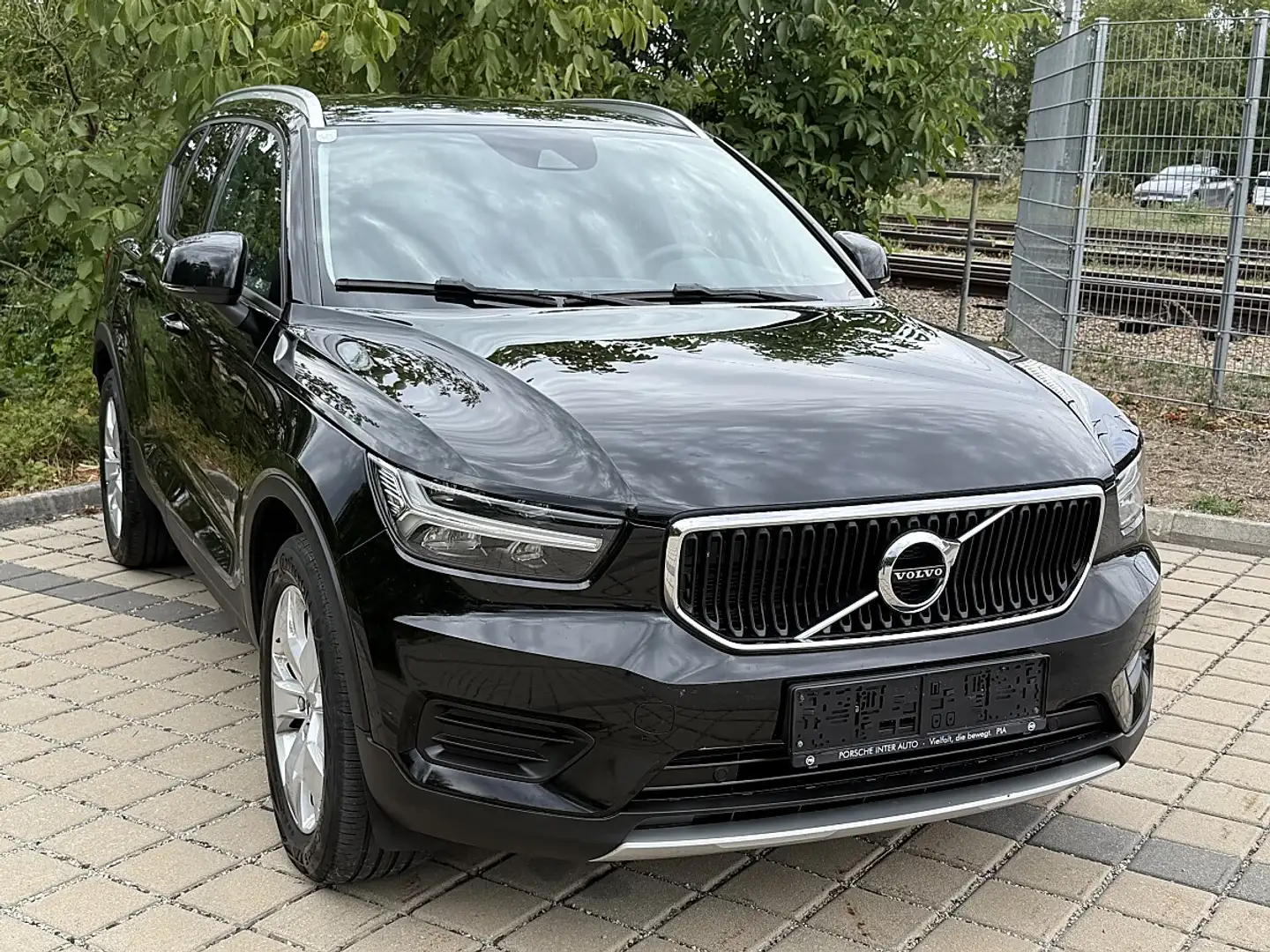 Volvo XC40 D3 2WD Momentum Pro Aut. (EURO 6d-TEM Schwarz - 2