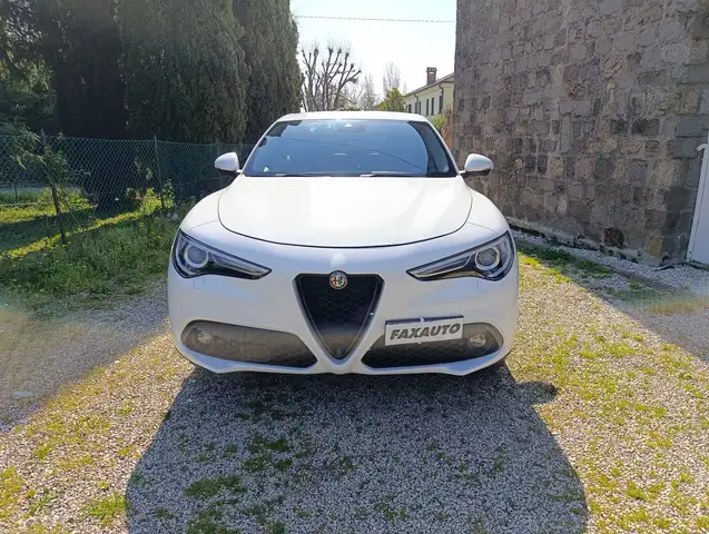 Alfa Romeo Stelvio Stelvio 2.2 t Business Q4 190cv auto my19