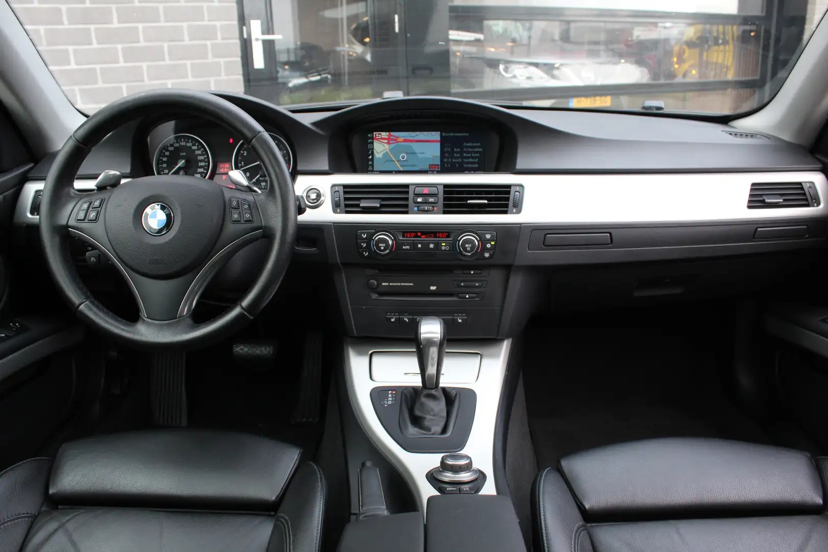 BMW 335 3-serie Coupé 335i High Executive / Keyless / Schu Schwarz - 2