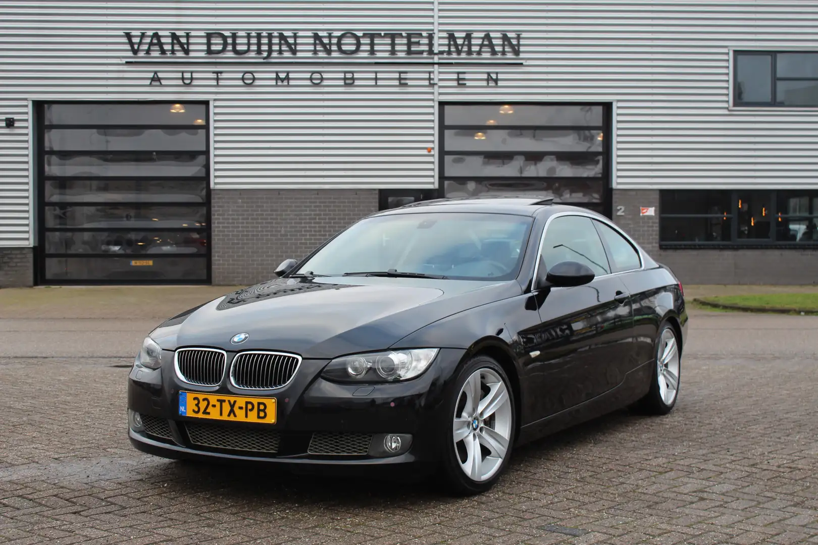 BMW 335 3-serie Coupé 335i High Executive / Keyless / Schu Schwarz - 1