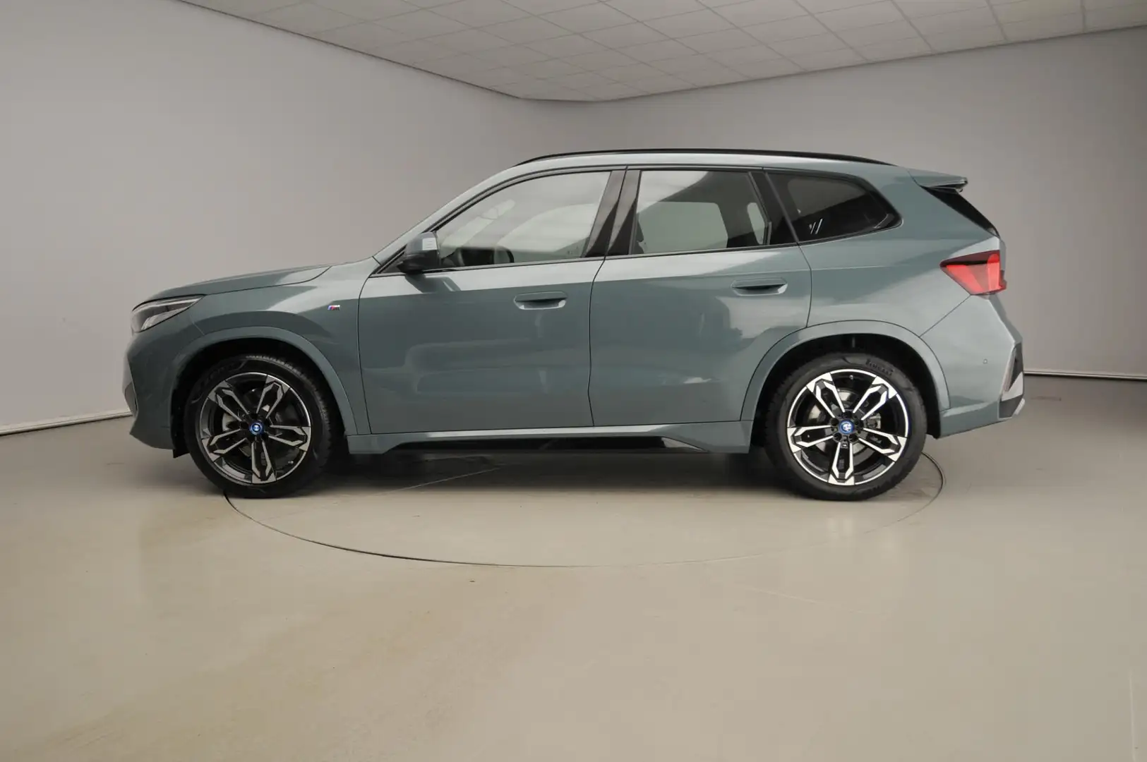 BMW iX1 xDrive30 | M-Sportpakket | LED | Leder | Navigatie Vert - 2