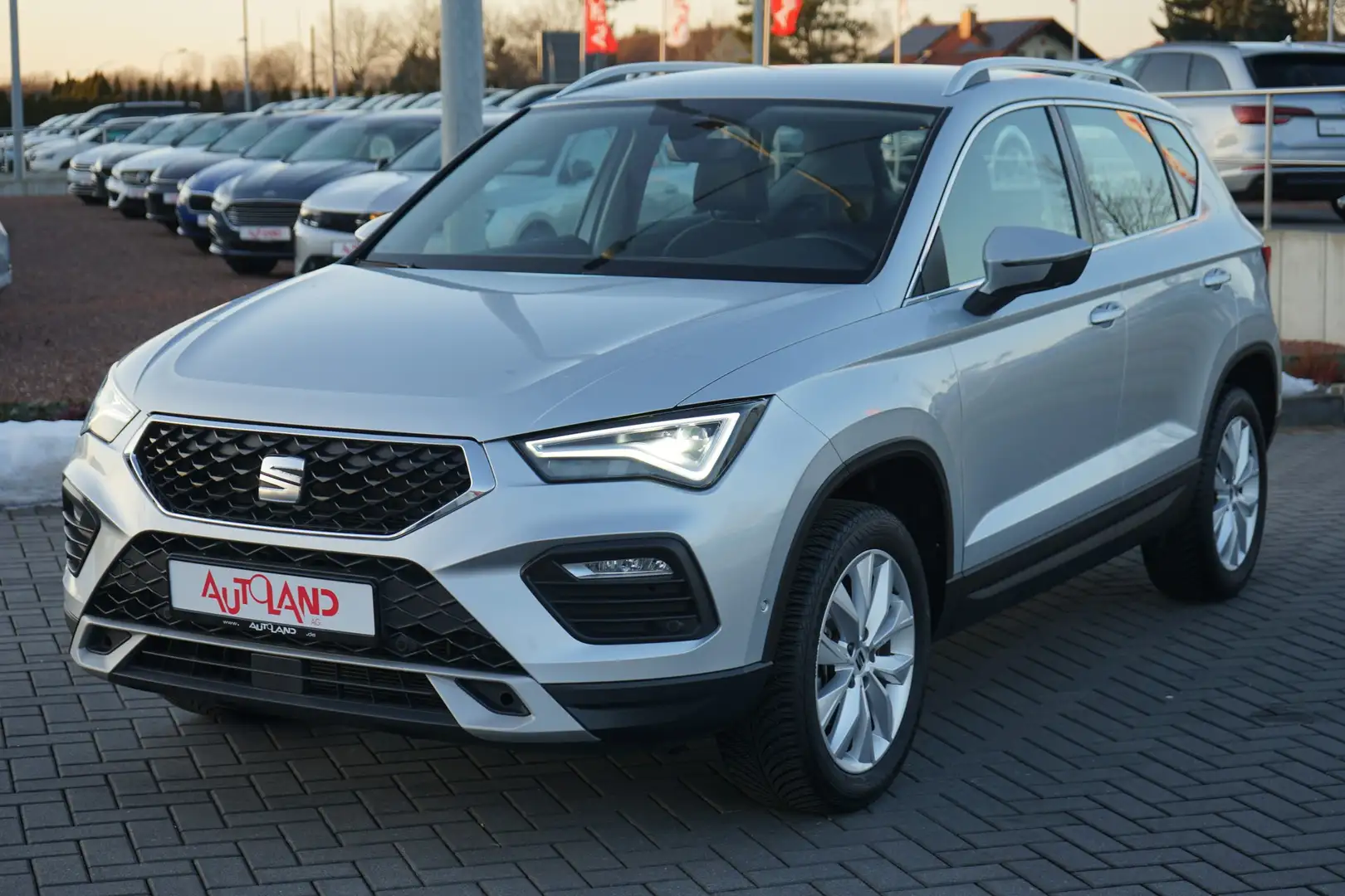 SEAT Ateca 1.5 TSI DSG LED ACC Parklenkassistent DAB Argent - 1