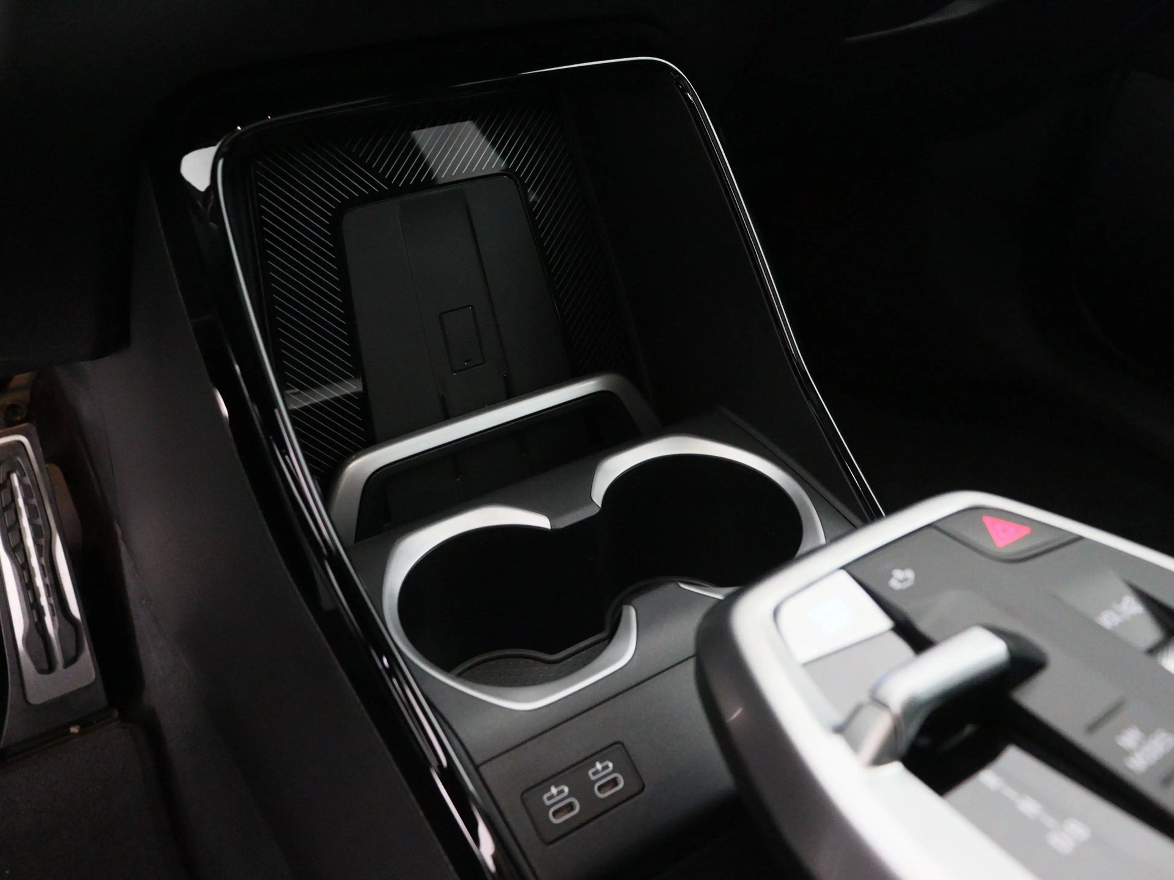 BMW iX1 eDrive20 67 kWh — photo 12