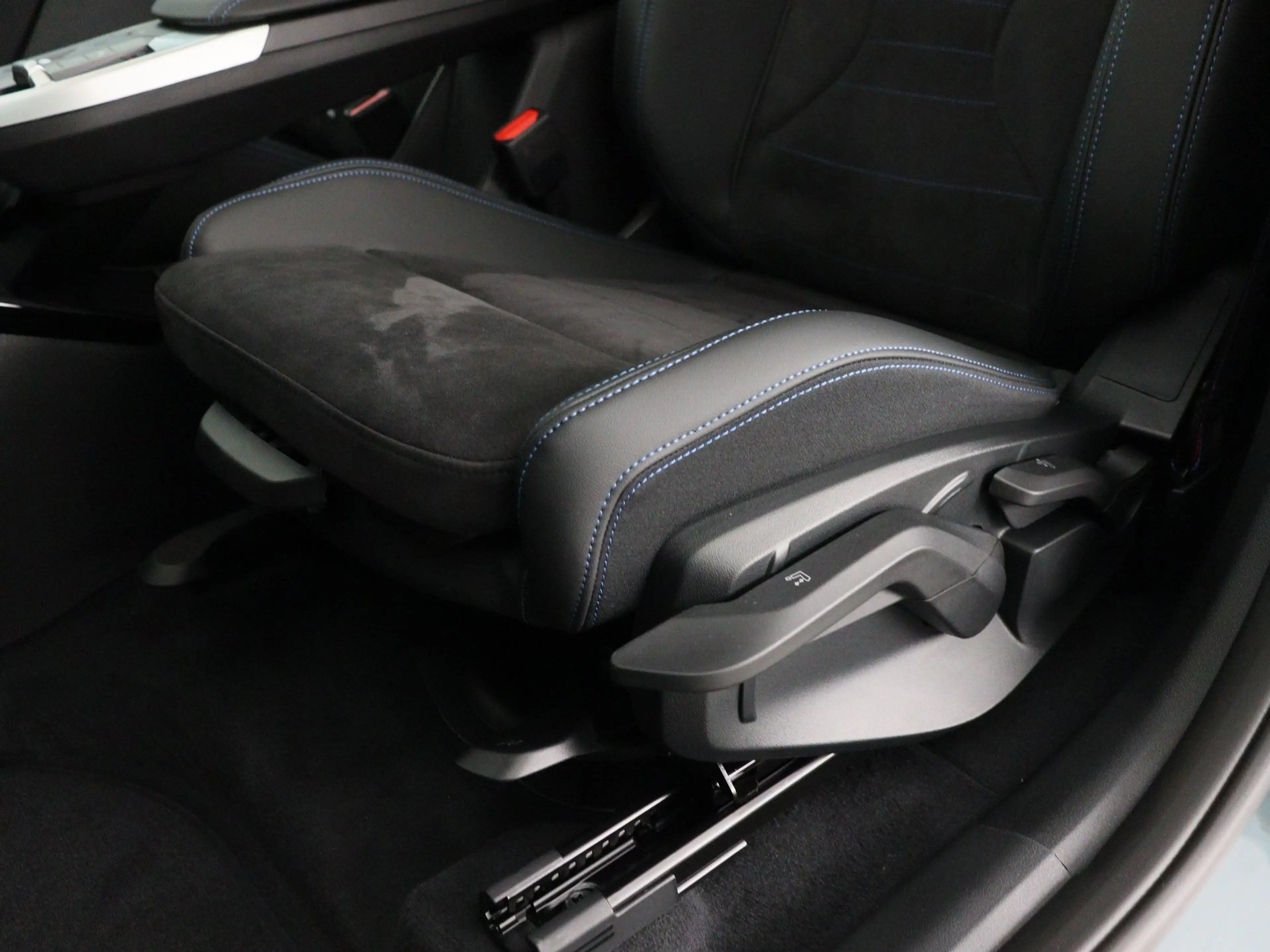 BMW iX1 eDrive20 67 kWh — photo 9