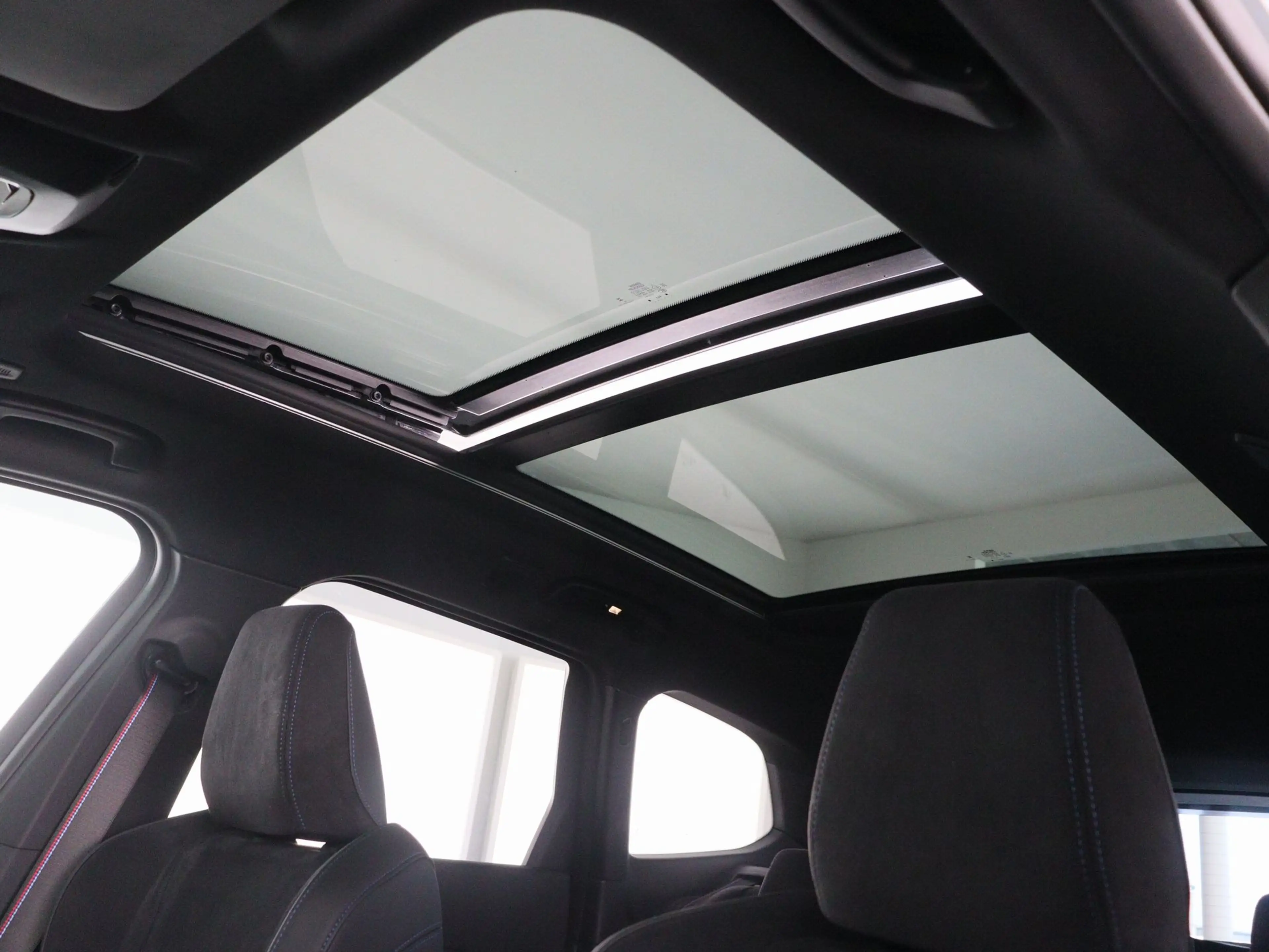 BMW iX1 eDrive20 67 kWh — photo 10