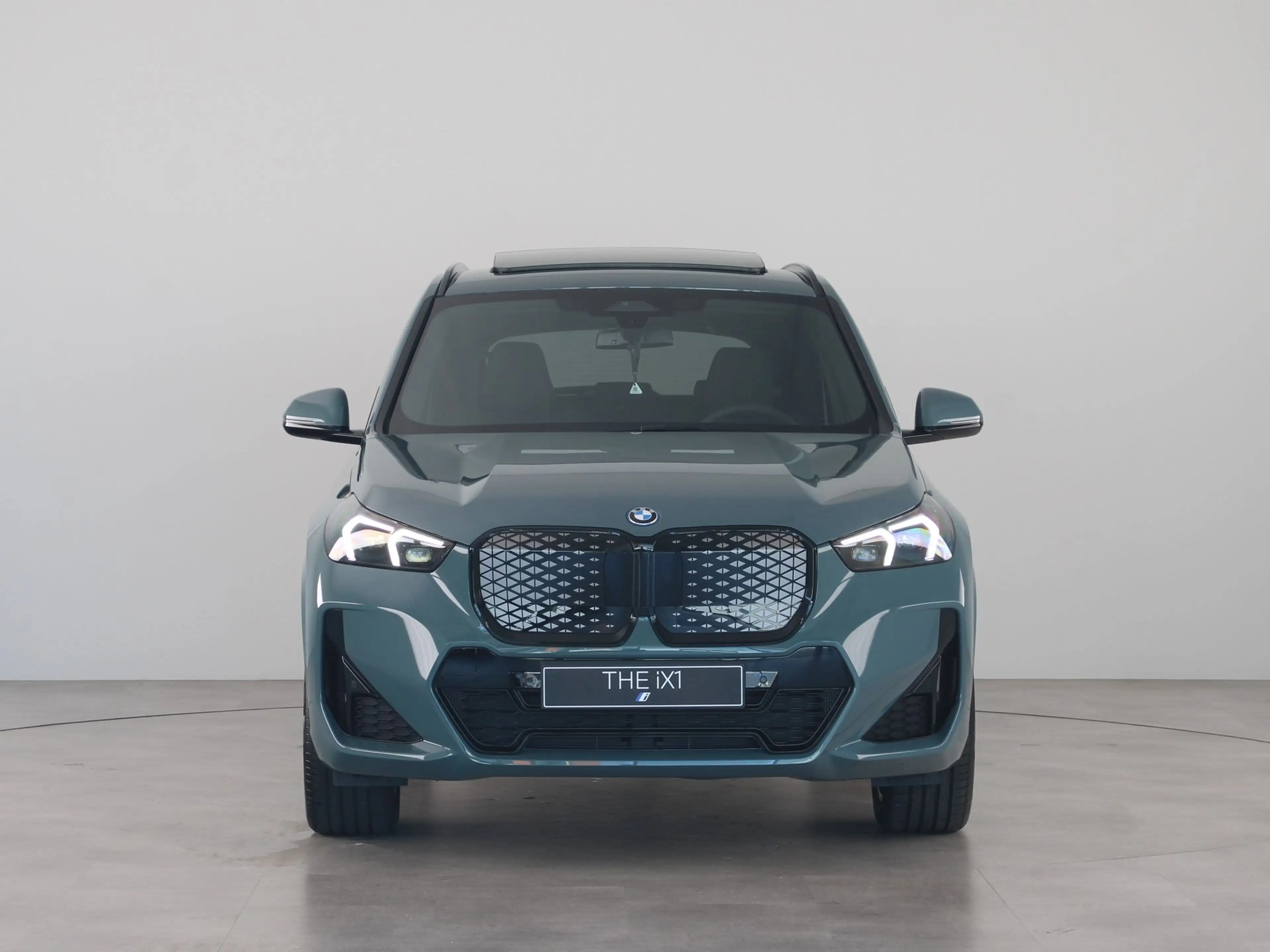 BMW iX1 eDrive20 67 kWh — photo 2
