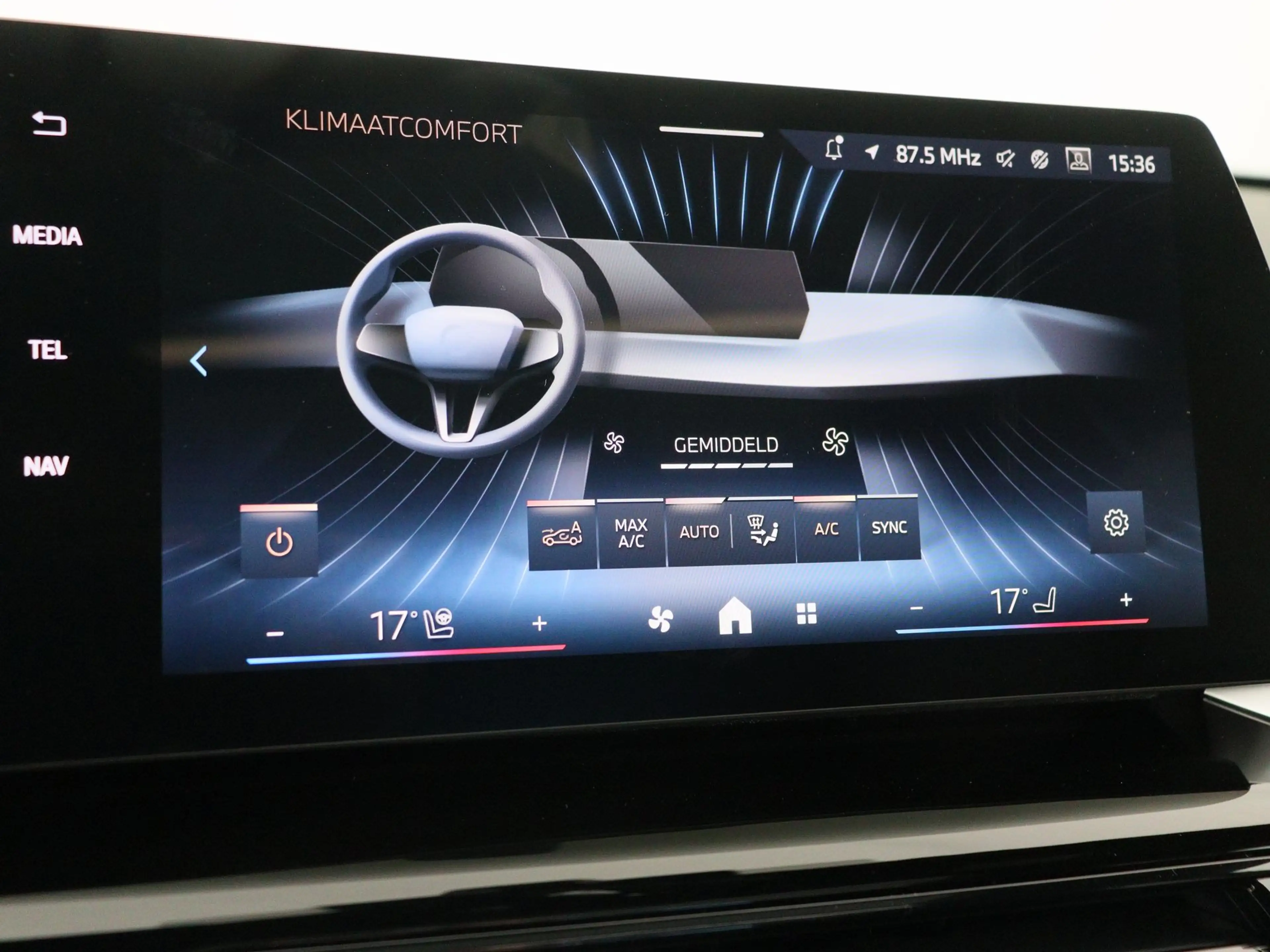 BMW iX1 eDrive20 67 kWh — photo 15